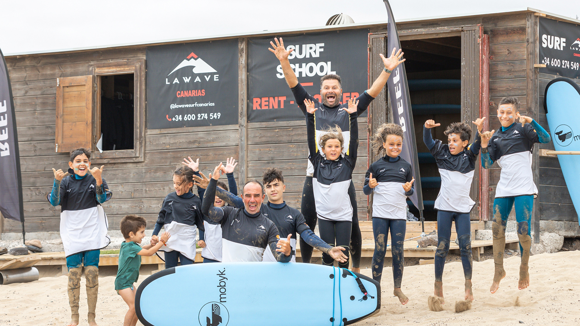 Lee más sobre el artículo Surf extraescolar en Fuerteventura.