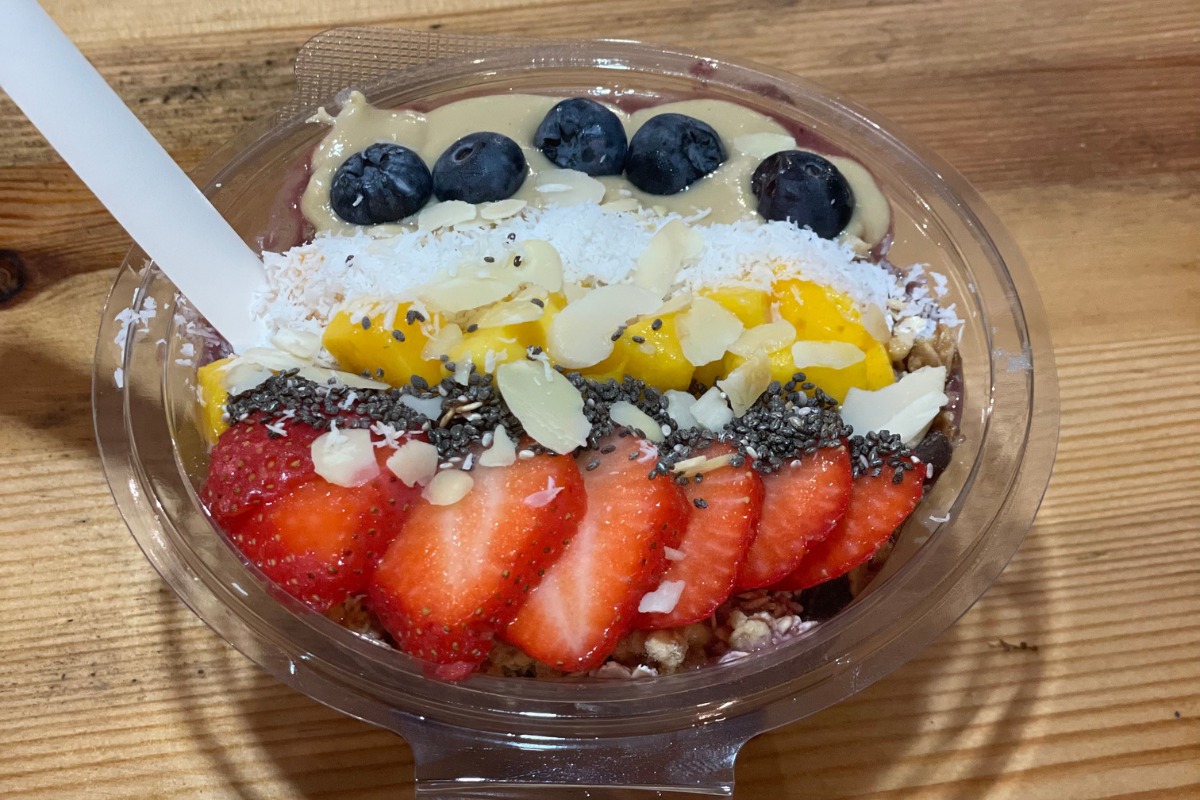bol de acai en Playa de somo - la wave surf beach bar