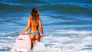 Lee más sobre el artículo Beneficios físicos y psicológicos de practicar surf